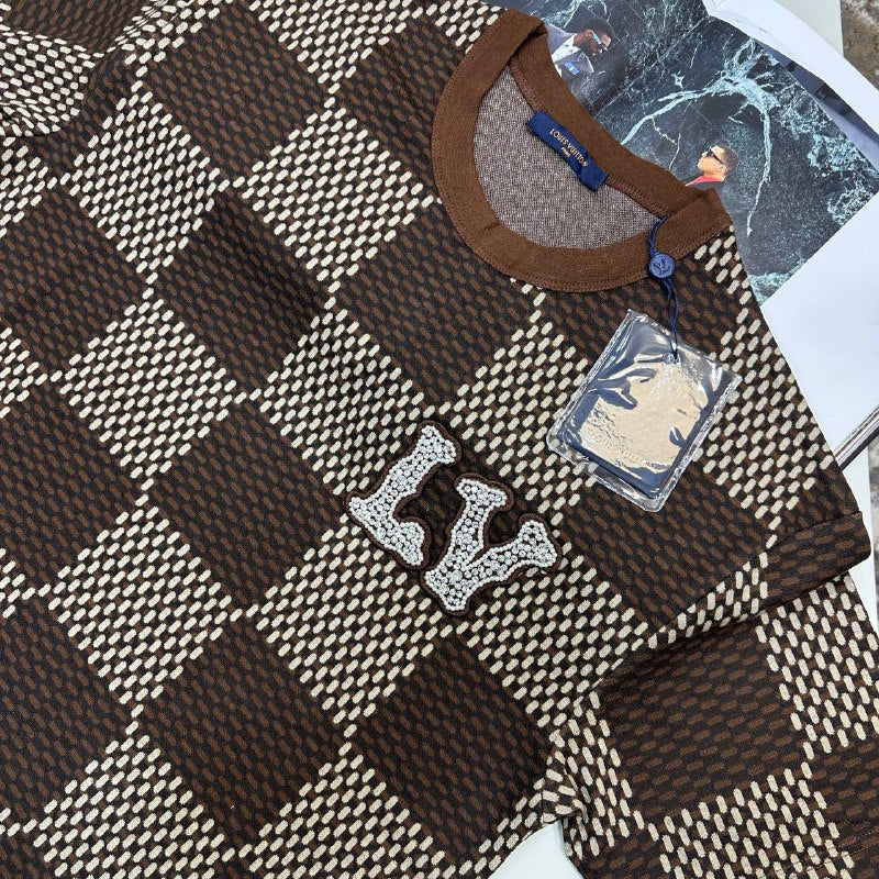Louis Vuitton Short-Sleeved Cotton Damier Crewneck with Crystal LV Patch UK Reps AAA+ Quality