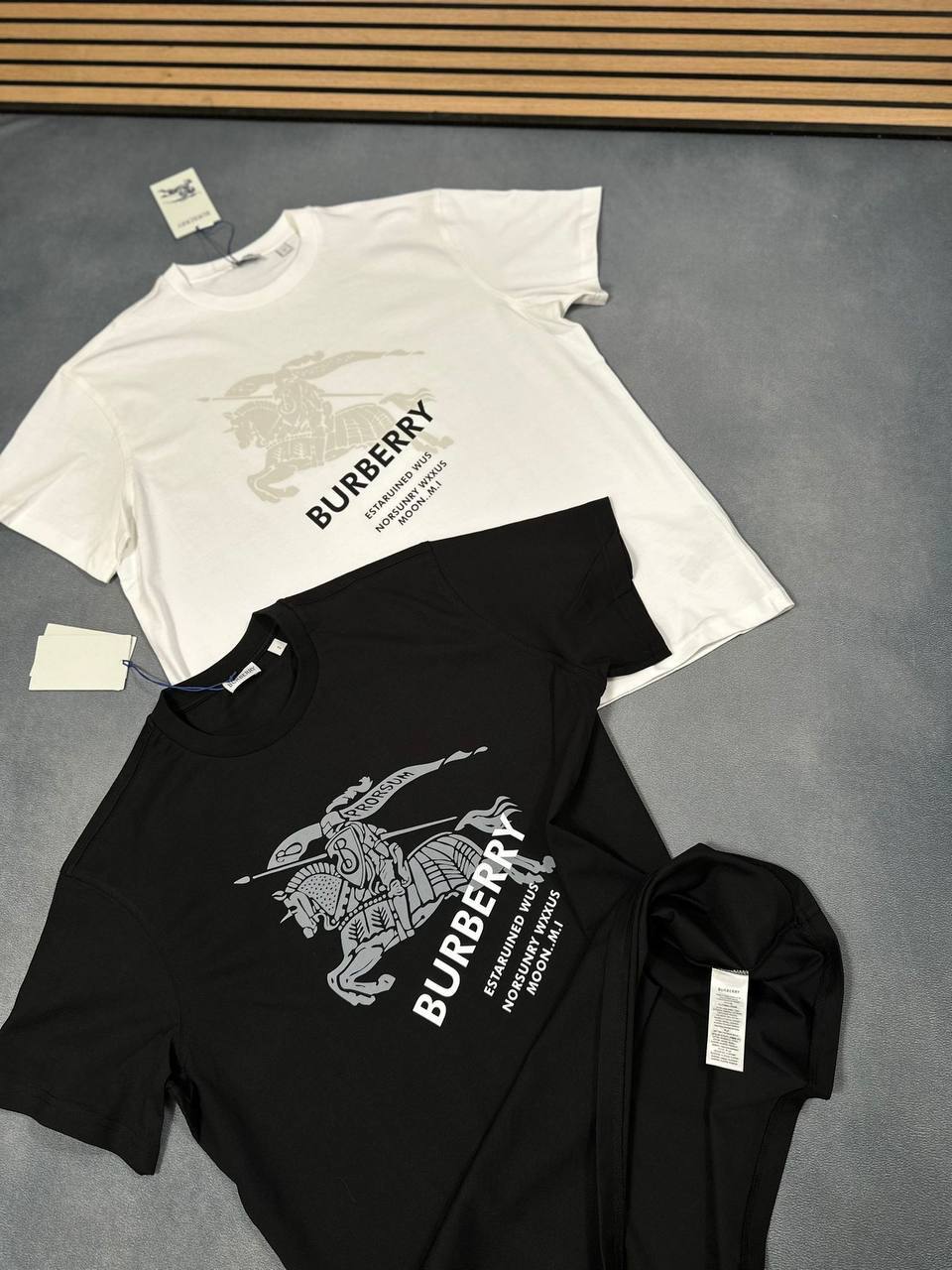 Burberry Equestrian Knight Design (EKD) Cotton T-shirt UK Reps AAA Quality