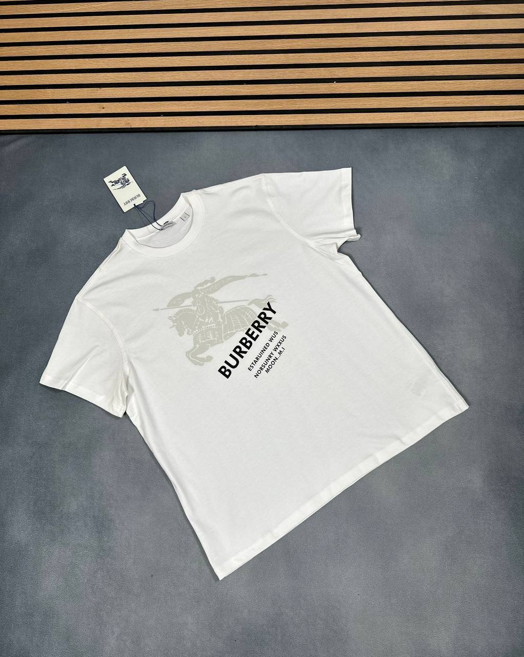 Burberry Equestrian Knight Design (EKD) Cotton T-shirt UK Reps AAA Quality