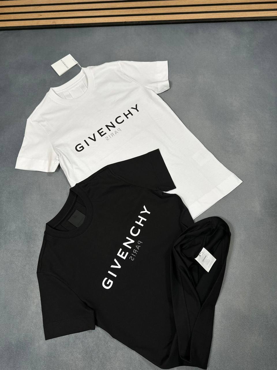 Givenchy Logo-Print T-shirts UK Reps AAA Quality