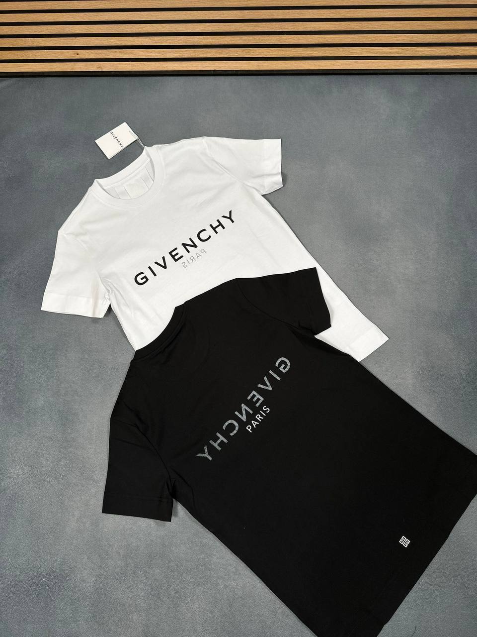 Givenchy Logo-Print T-shirts UK Reps AAA Quality