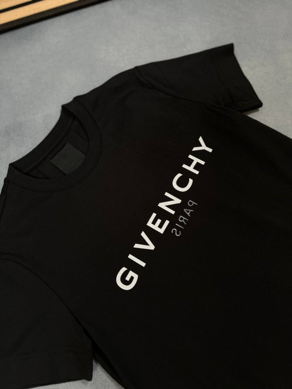Givenchy Logo-Print T-shirts UK Reps AAA Quality