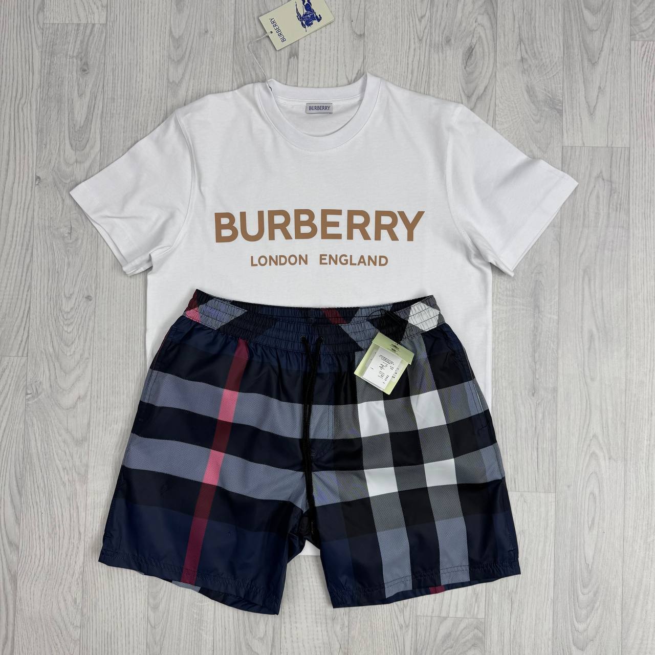 Burberry Logo Print T-Shirt & Check Shorts Set UK Reps AAA Quality