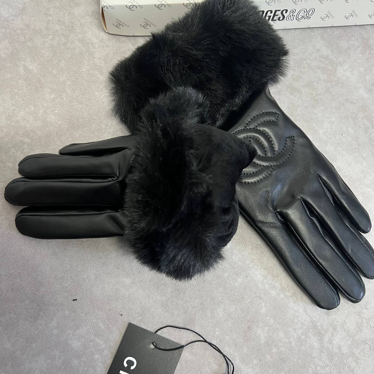 Chanel Full-Finger Lambskin Plush Gloves UK Reps AAA Quality