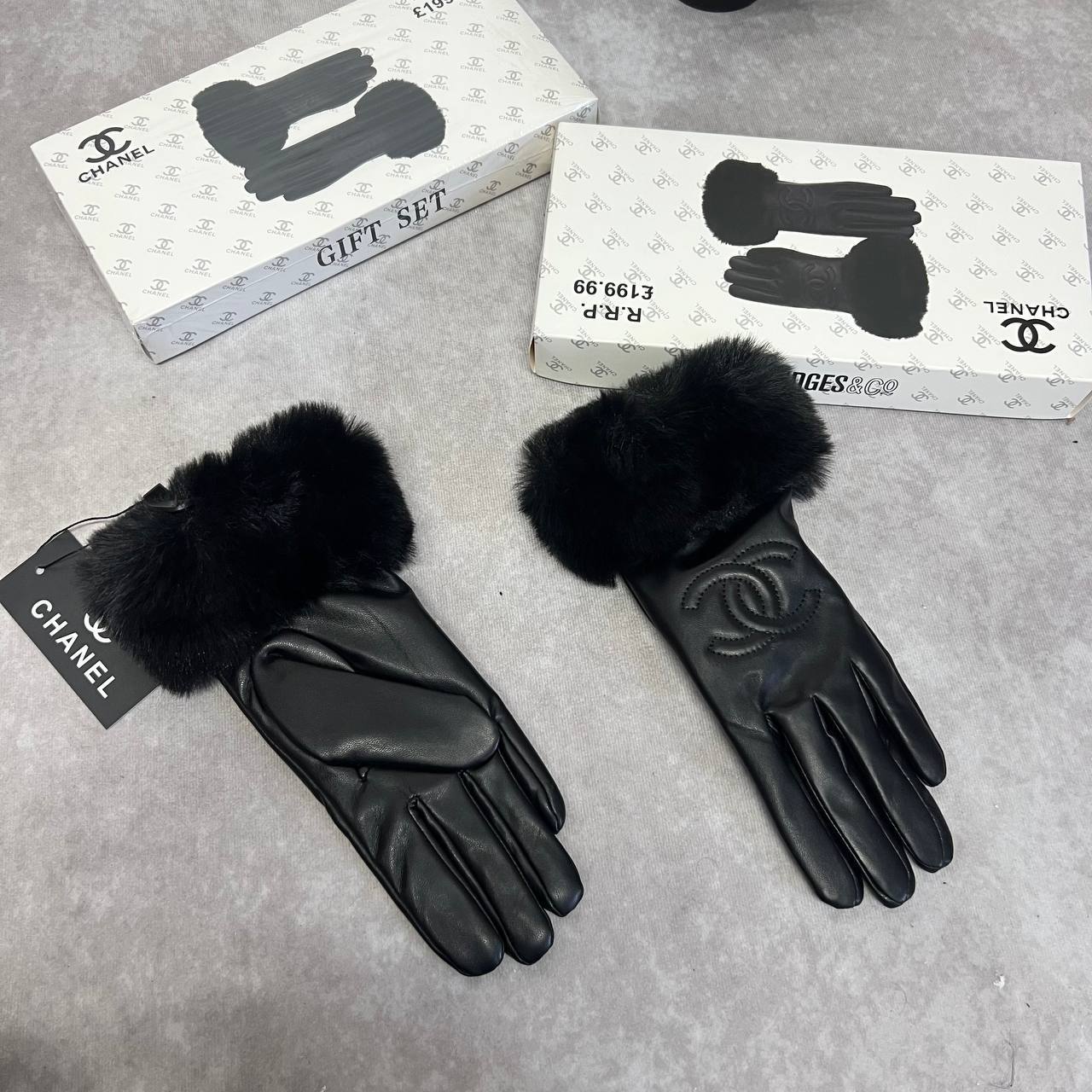 Chanel Full-Finger Lambskin Plush Gloves UK Reps AAA Quality