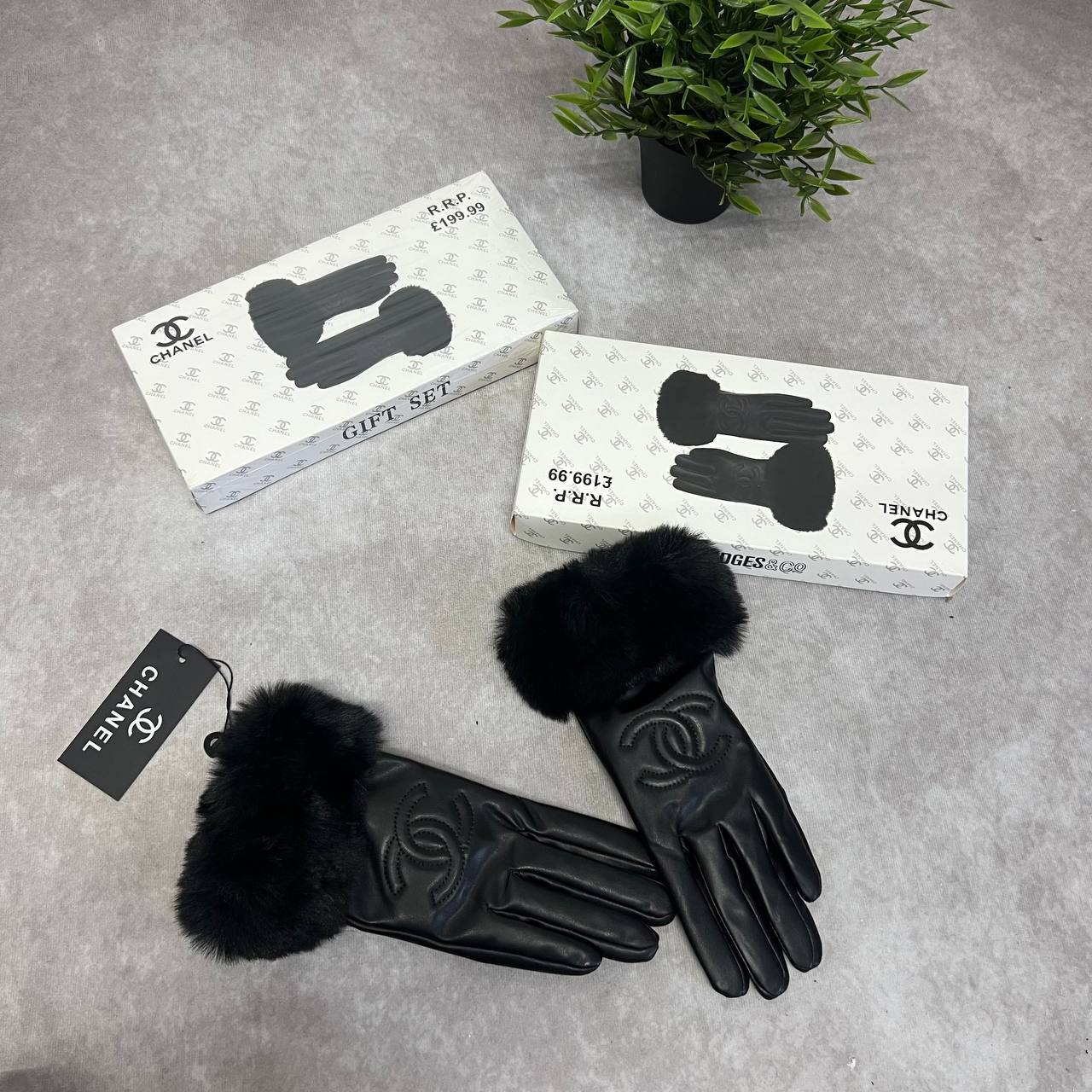 Chanel Full-Finger Lambskin Plush Gloves UK Reps AAA Quality