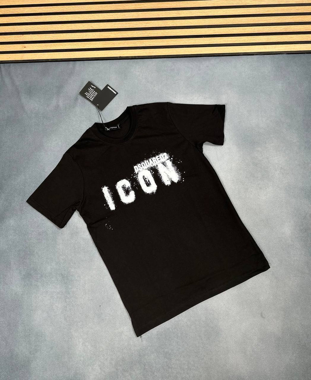 Dsquared2 Men's Icon Spray Logo-Print T-Shirt UK Reps AAA Quality