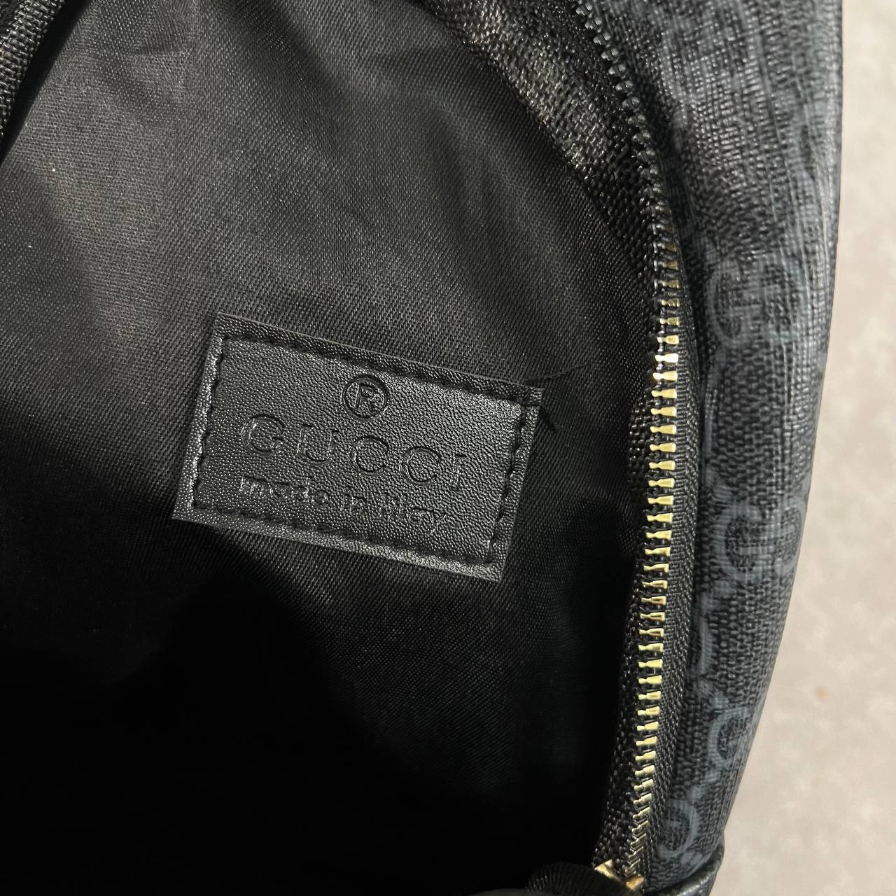 Gucci GG Supreme Sling Bag UK Reps AAA Quality