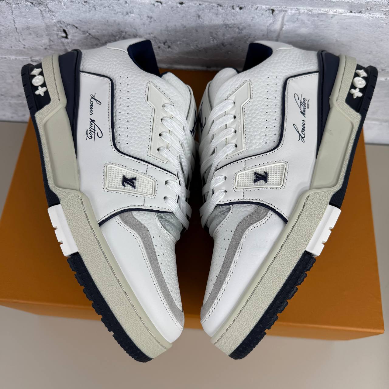 Louis Vuitton LV Trainers UK Reps AAA Quality