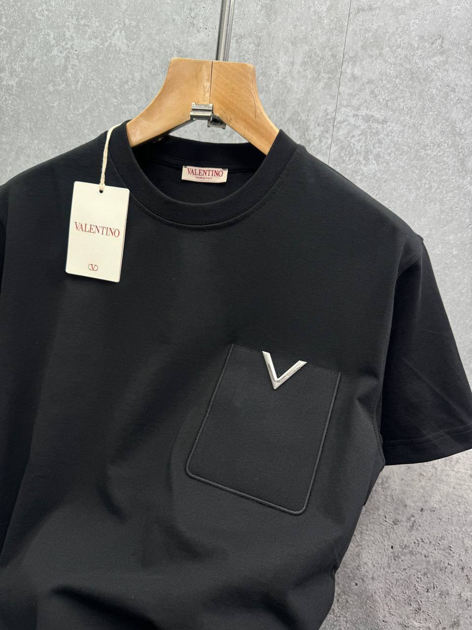 Valentino Garavani Metallic V Detail T-Shirt UK Reps AAA Quality