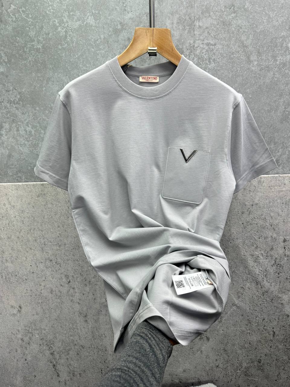 Valentino Garavani Metallic V Detail T-Shirt UK Reps AAA Quality