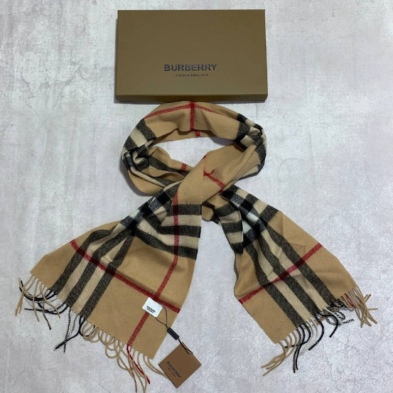 Burberry The Classic Check Cashmere Scarf in Archive Beige UK Reps AAA Quality