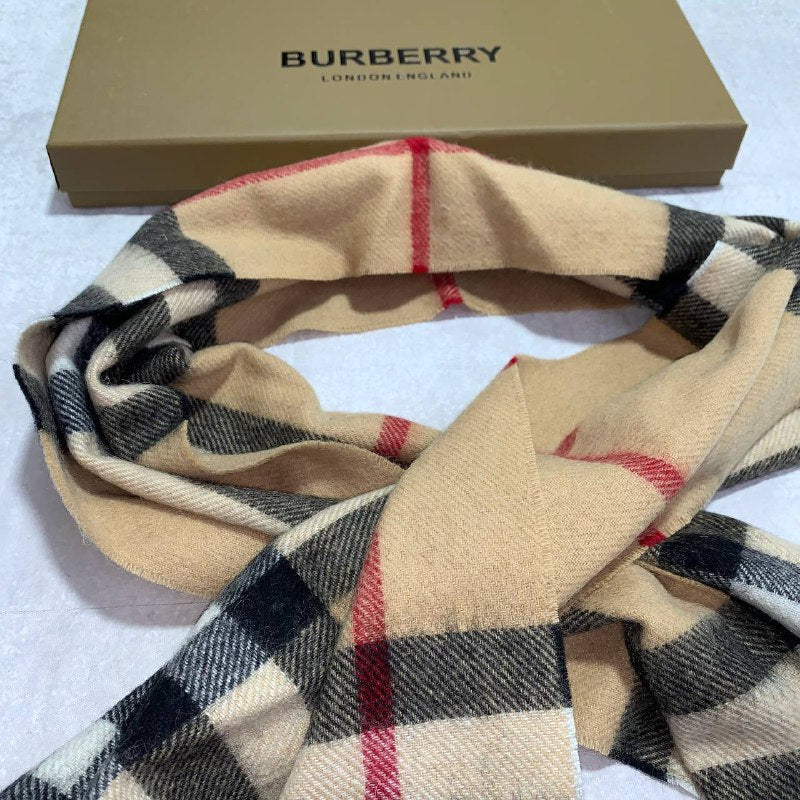 Burberry The Classic Check Cashmere Scarf in Archive Beige UK Reps AAA Quality