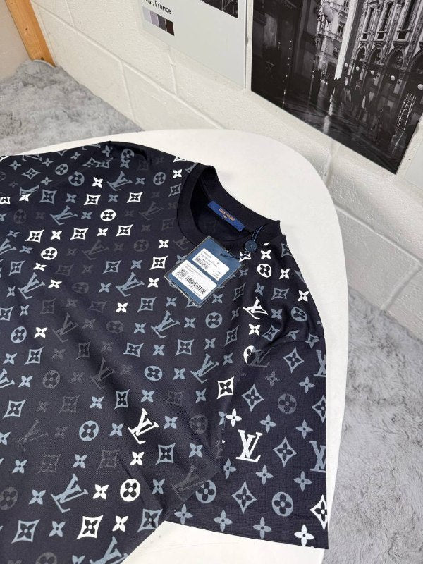 Louis Vuitton Gradient Monogram T-Shirt UK Reps AAA Quyality