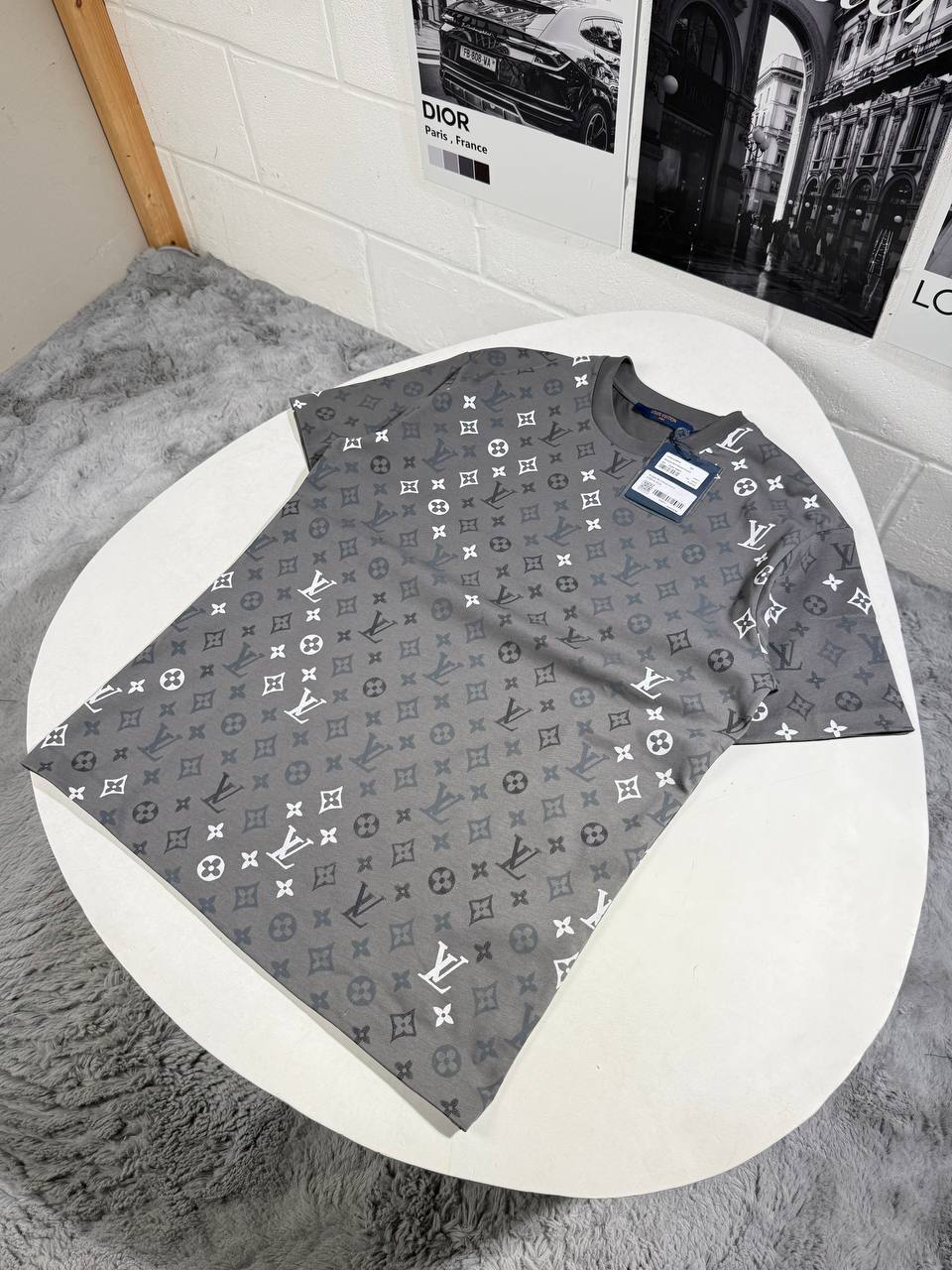 Louis Vuitton Gradient Monogram T-Shirt UK Reps AAA Quyality
