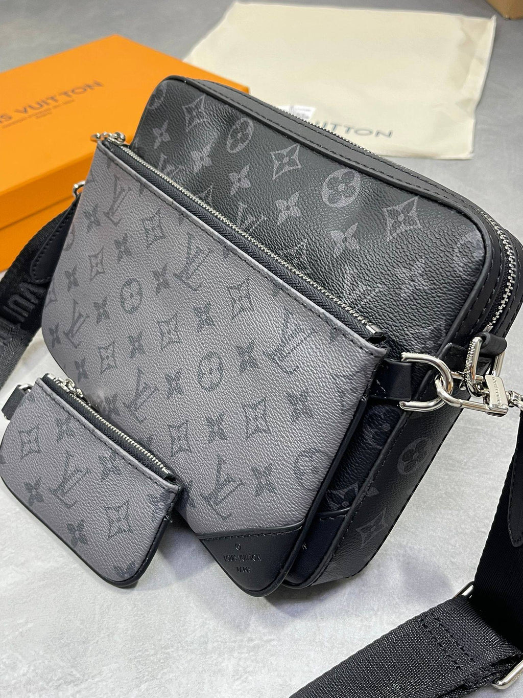Louis Vuitton Trio Messenger bag UK Reps AAA Quality