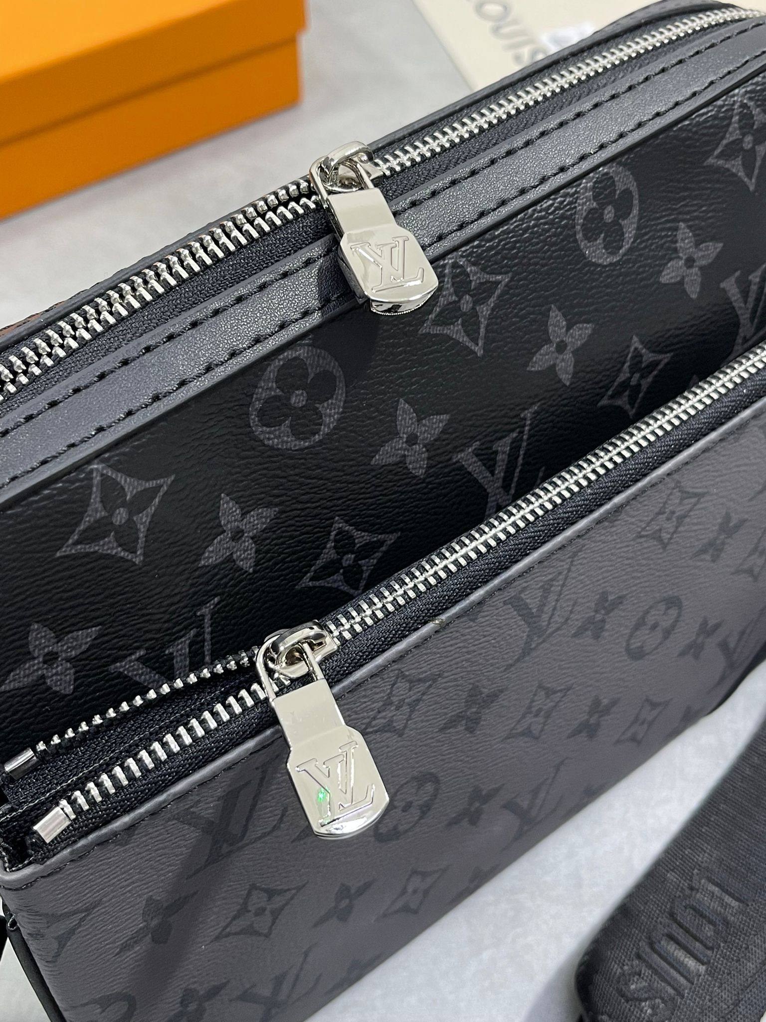 Louis Vuitton Trio Messenger bag UK Reps AAA Quality