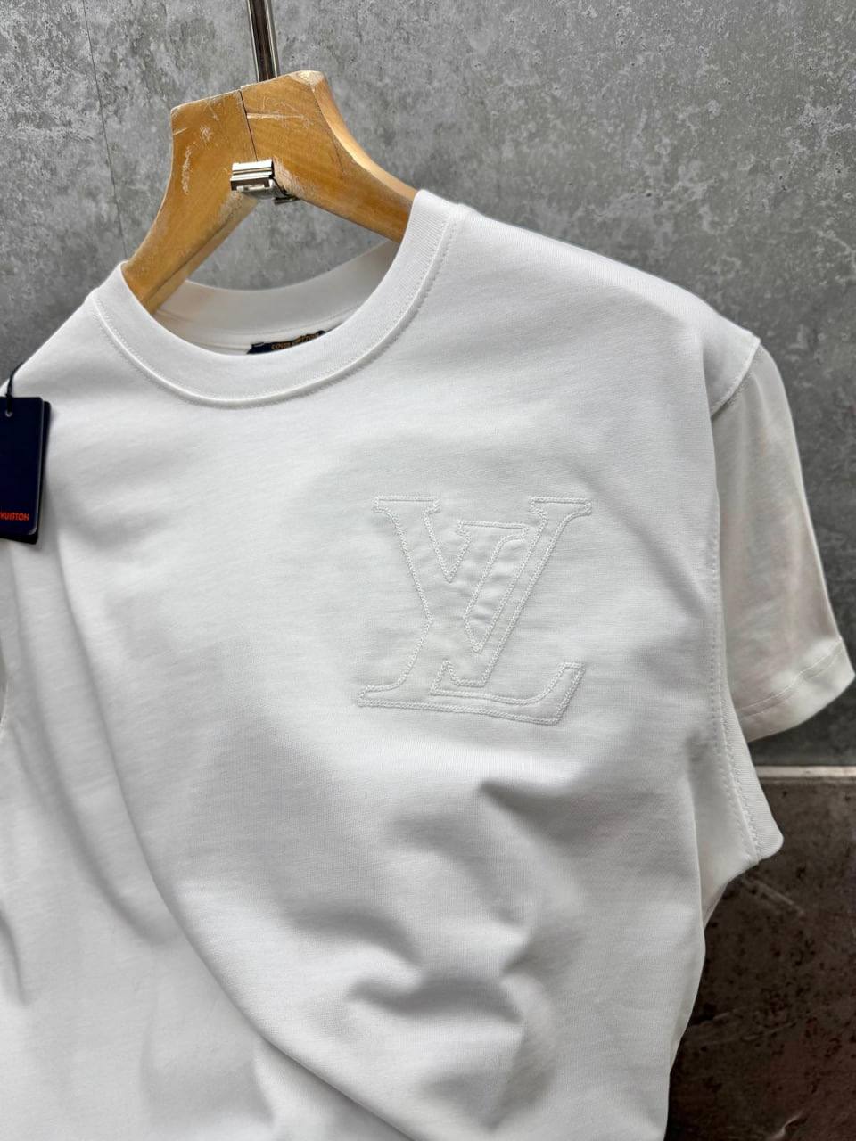 Louis Vuitton Embossed Logo T-Shirt UK Reps AAA Quality