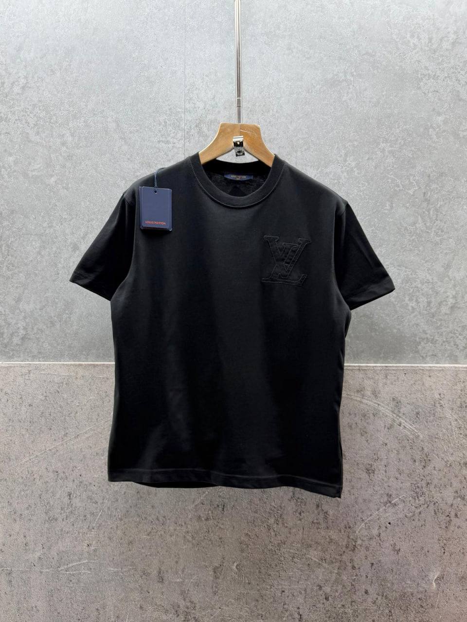 Louis Vuitton Embossed Logo T-Shirt UK Reps AAA Quality