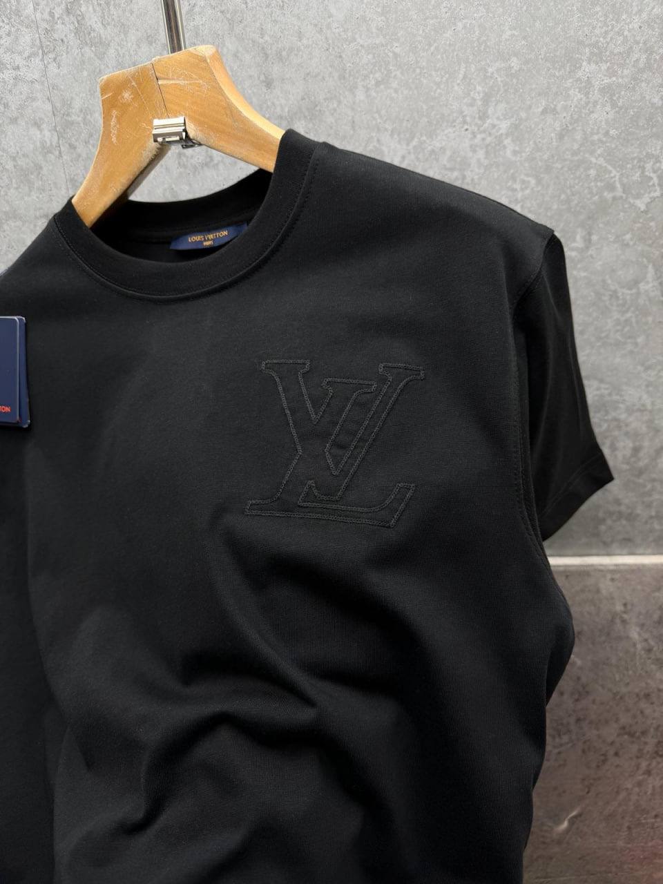 Louis Vuitton Embossed Logo T-Shirt UK Reps AAA Quality