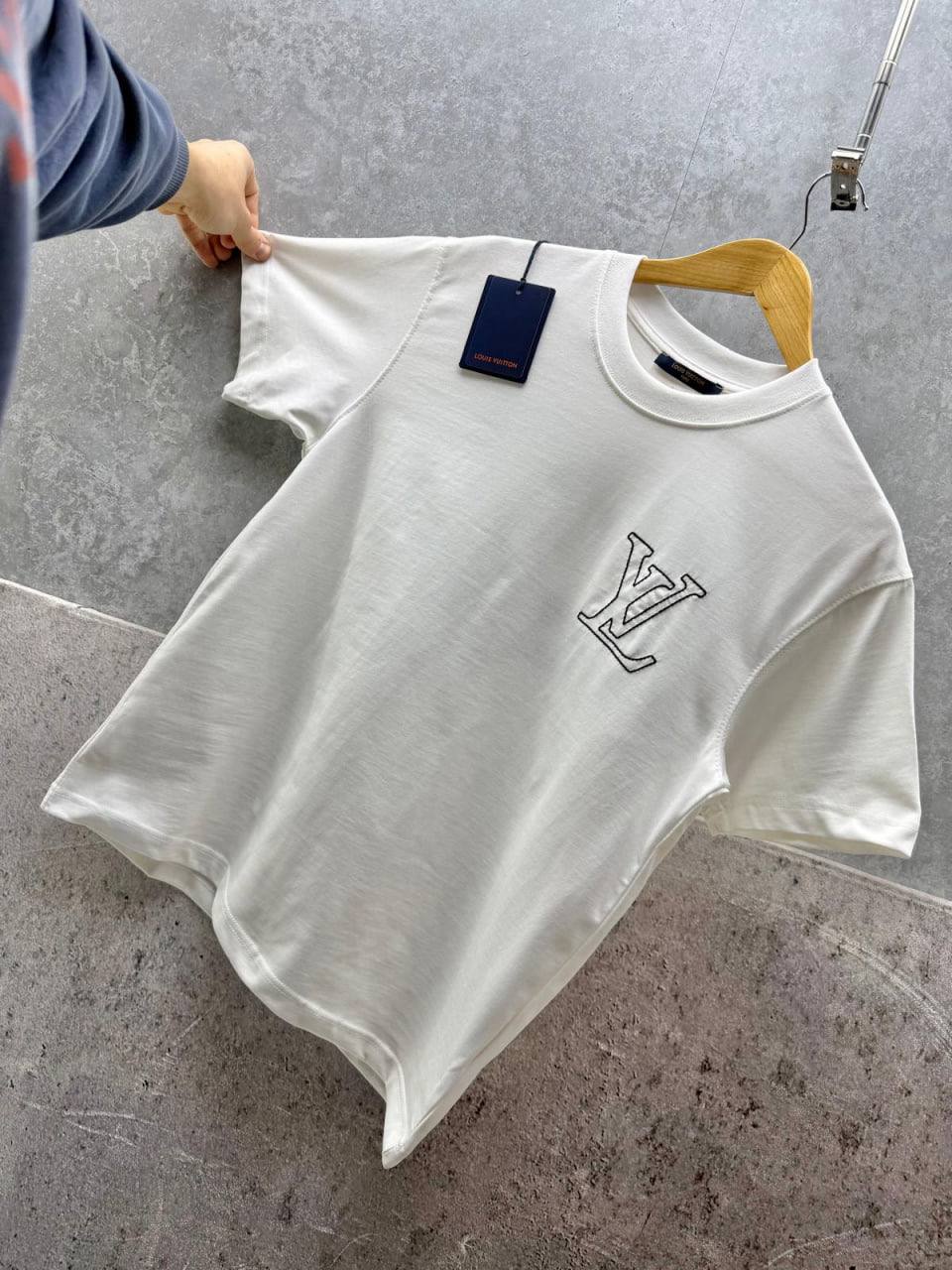 Louis Vuitton Monogram Motif T-shirt  UK Reps AAA Quality