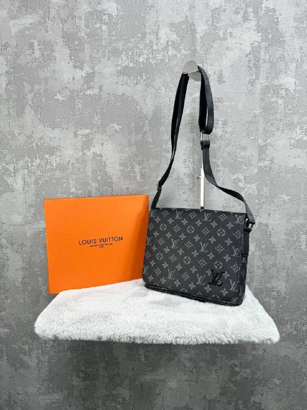 Louis Vuitton District PM Messenger Bag UK Reps AAA Quality