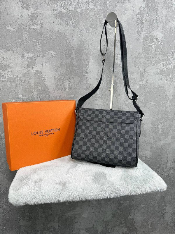 Louis Vuitton District PM Messenger Bag UK Reps AAA Quality