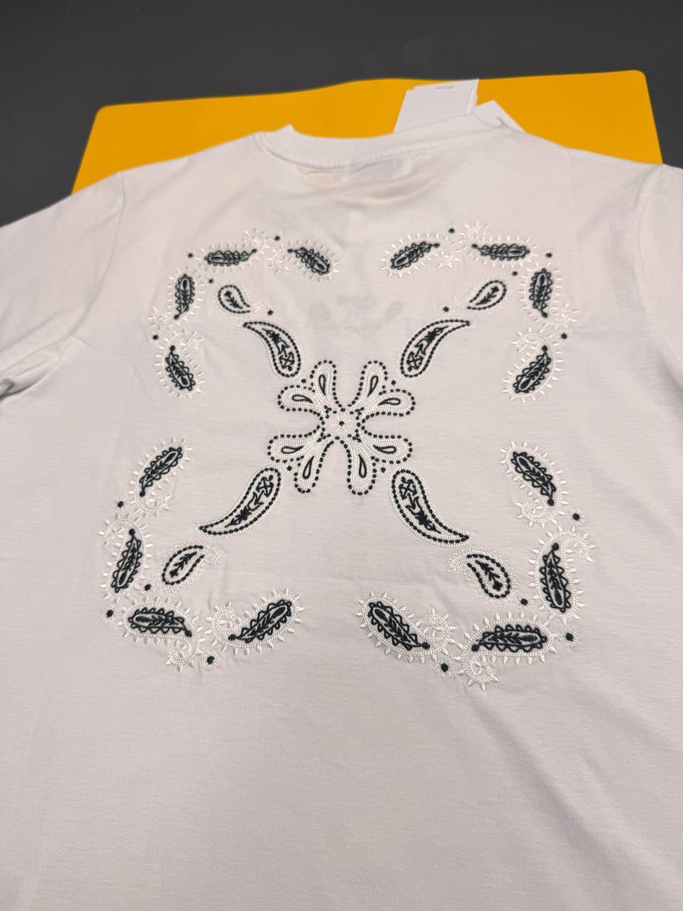Off-White Men's Luxury Embr Bandana Arrow Cotton Graphic Tee AAA Quality Reps UK