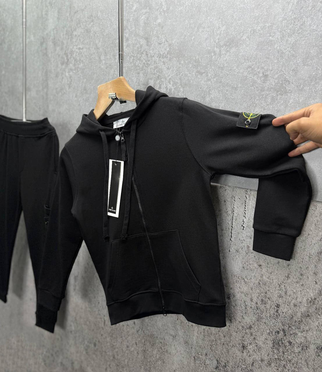 Stone Island Relaxed Fit Logo Patch Tracksuit Kids in Black Color Best Sale UK Reps AAA Quality