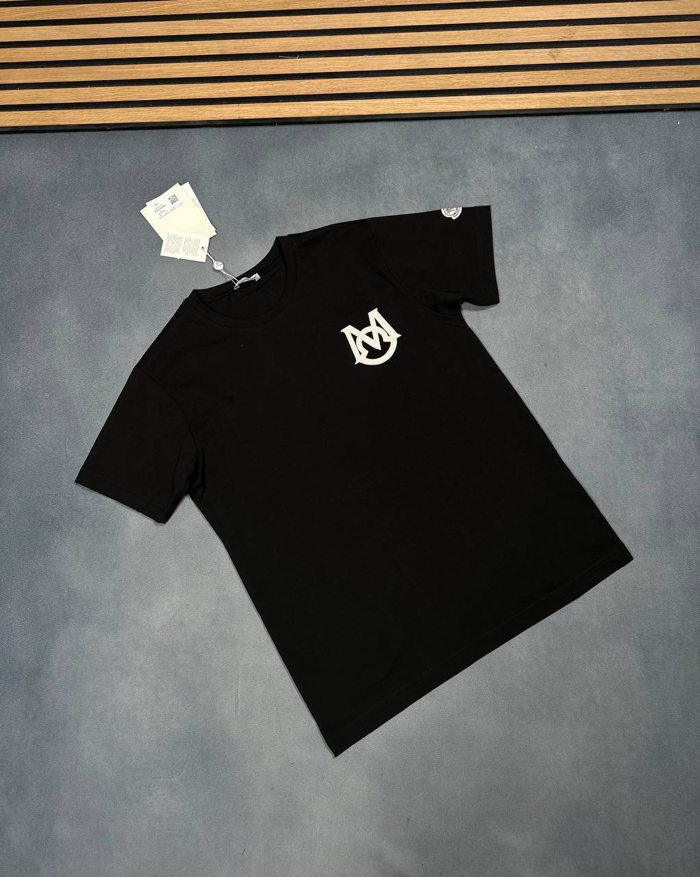 Moncler Logo-Patch T-Shirts Mens Short Sleeves Round Neck in 2 Colors Best Sale UK Reps AAA Quality