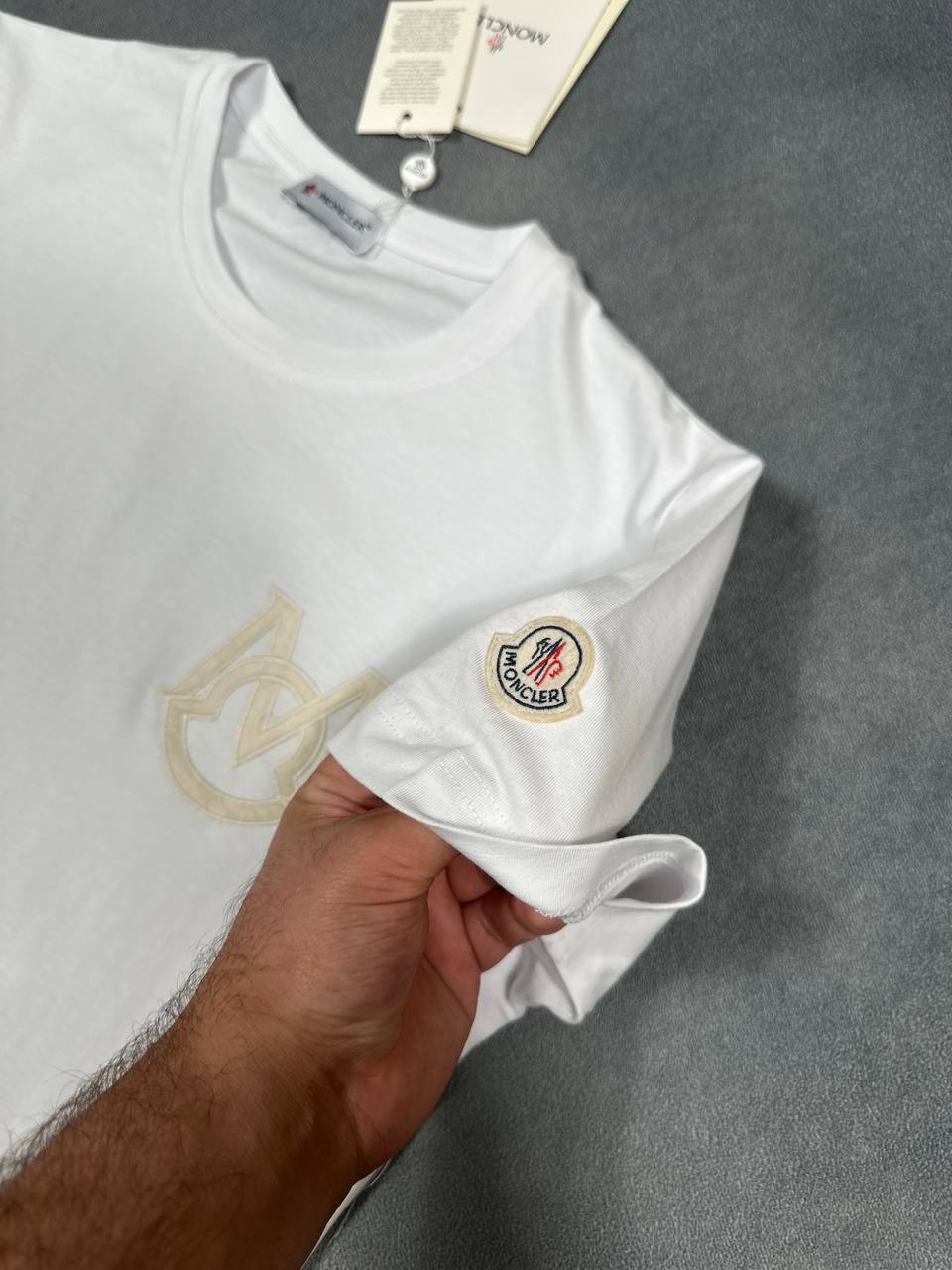 Moncler Logo-Patch T-Shirts Mens Short Sleeves Round Neck in 2 Colors Best Sale UK Reps AAA Quality