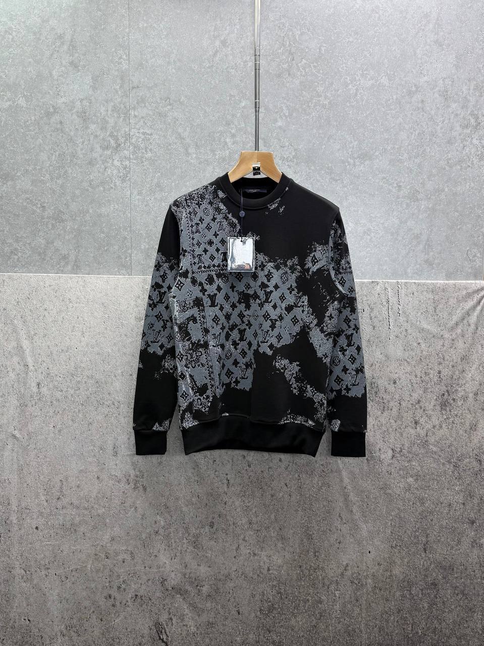 Louis Vuitton Monogram Bandana Jumpers in 2 Colors Mens Best Sale UK Reps AAA Quality