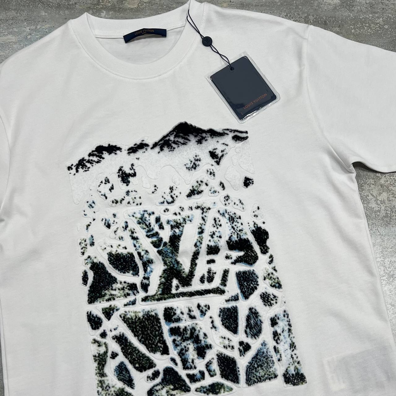 Louis Vuitton Velvet Jacquard Short-Sleeved Mountain T-Shirt Mens in Multiple Colors UK Reps AAA Quality