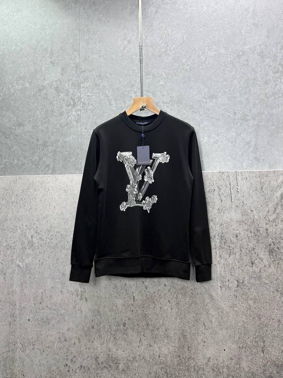 Louis Vuitton Embroidered Flower Jumpers Mens in Black Color Best Sale UK Reps AAA Quality