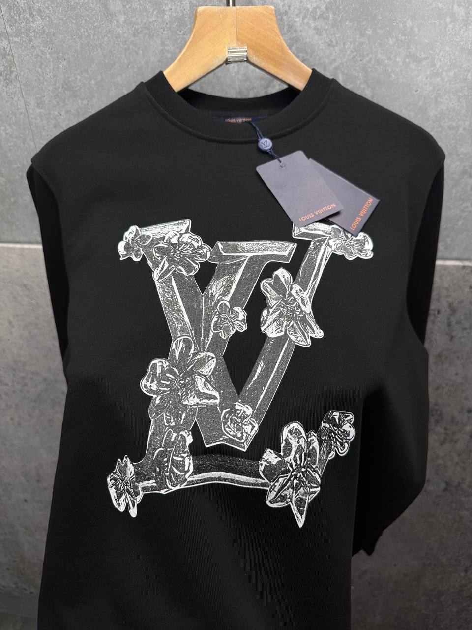 Louis Vuitton Embroidered Flower Jumpers Mens in Black Color Best Sale UK Reps AAA Quality