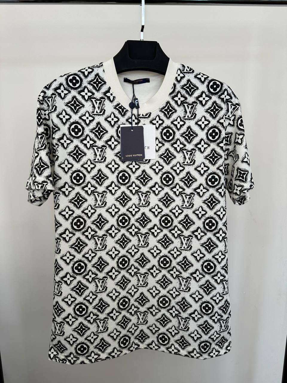 Louis Vuitton Monogram T-Shirt in Multiple Colors UK Reps AAA Quality