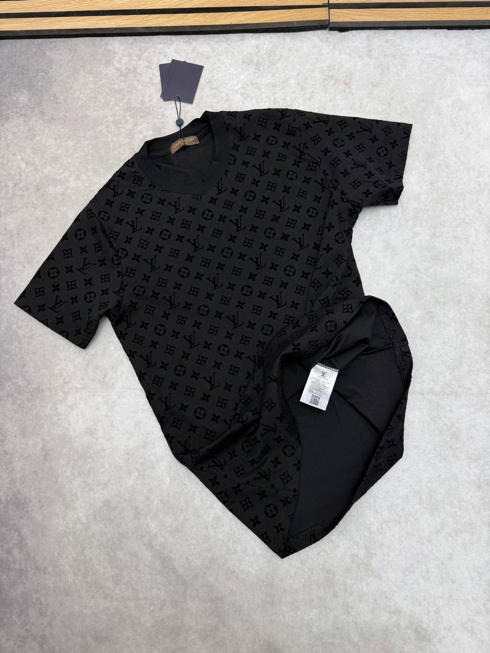 Louis Vuitton Monogram Short Sleeve Black T-Shirt UK Reps AAA Quality