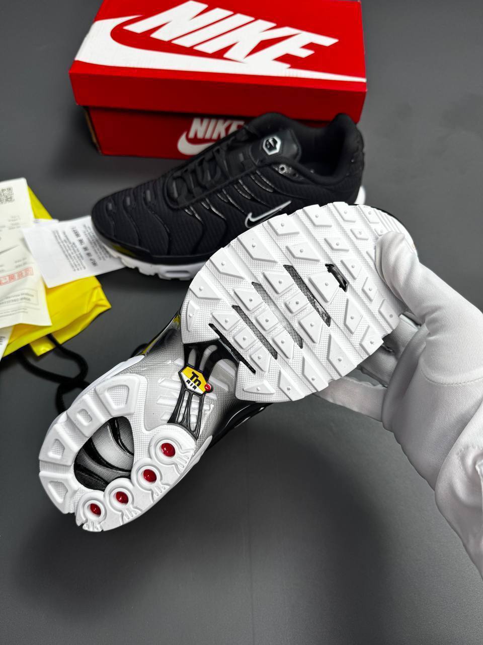 Nike Air Max Plus TN Black/White Mens Trainers Best Sale UK Reps AAA Quality