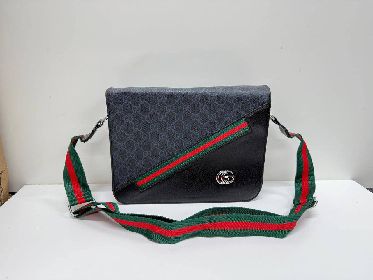 Gucci Black/Grey with Red Stripe GG Supreme Canvas/Leather Messenger Bag Mens Crossbody Bag Best Sale UK Reps AAA Quality