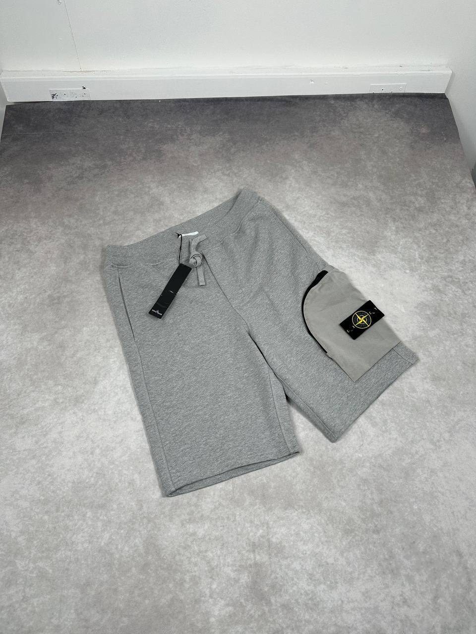 Stone Island Zip Pocket Cargo Bermuda Shorts Mens in Multiple Colors Best Sale UK Reps AAA Quality