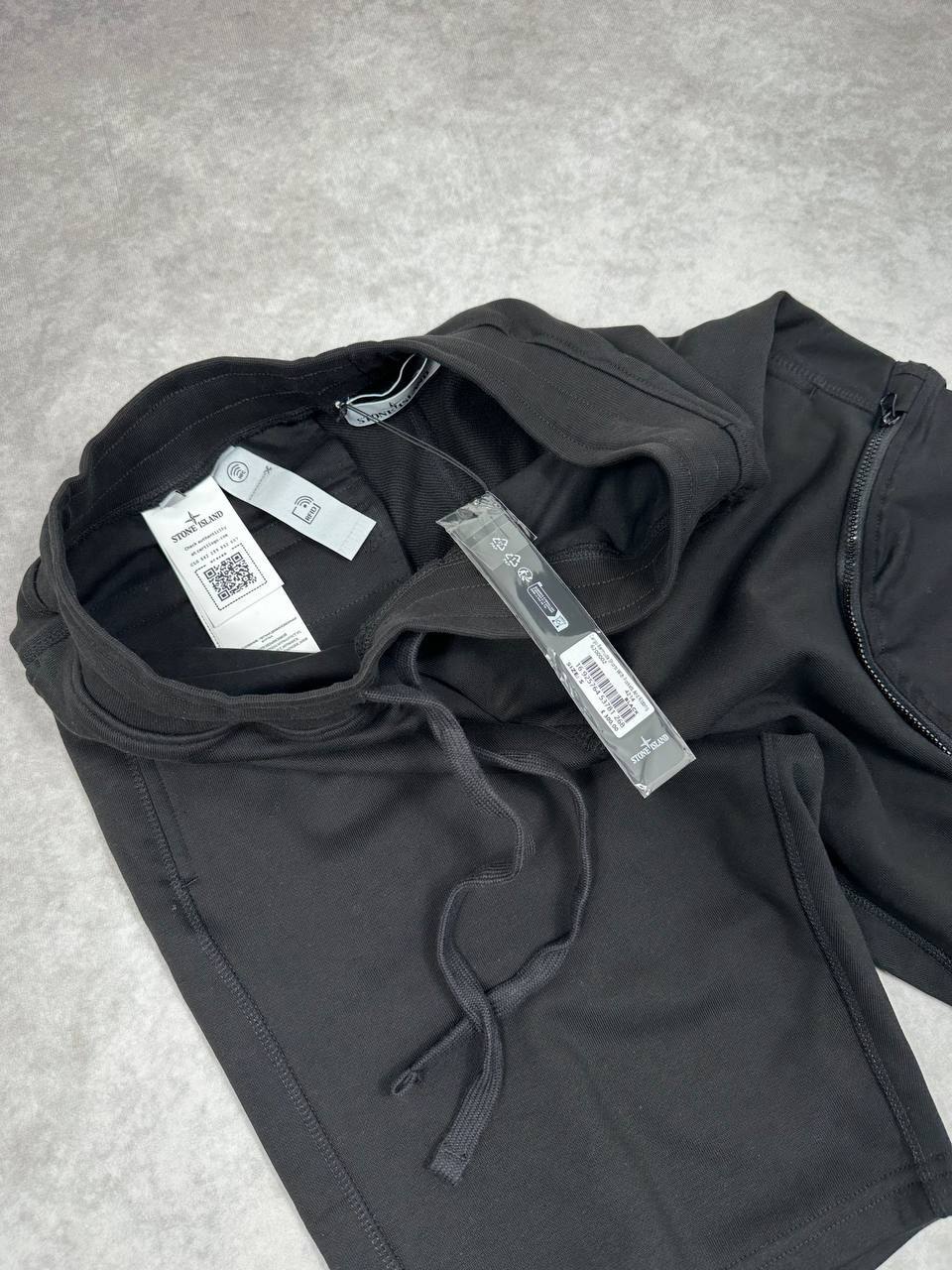 Stone Island Zip Pocket Cargo Bermuda Shorts Mens in Multiple Colors Best Sale UK Reps AAA Quality