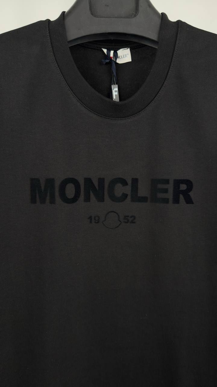 Moncler 1952 Logo-Patch T-Shirts Mens Short Sleeves in Multiple Colors Best Sale UK Reps AAA Quality