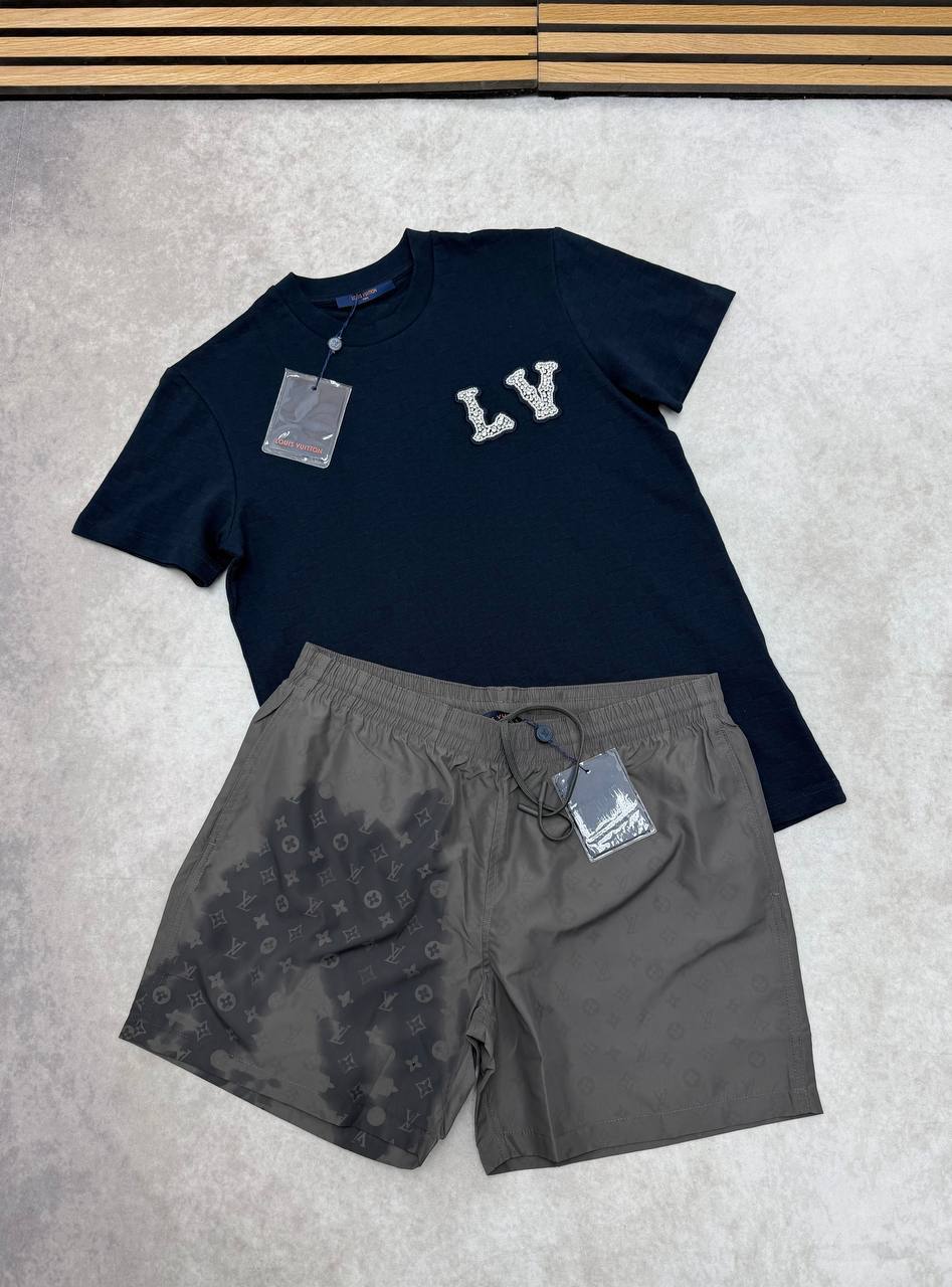 Louis Vuitton Embroidered LV Patch T-Shirts & Shorts Set in Multiple Colors UK Reps AAA Quality