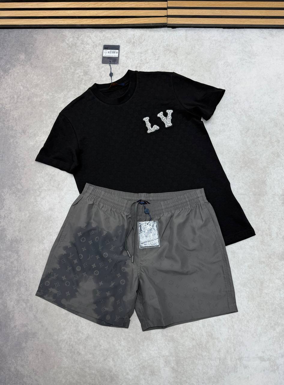 Louis Vuitton Embroidered LV Patch T-Shirts & Shorts Set in Multiple Colors UK Reps AAA Quality