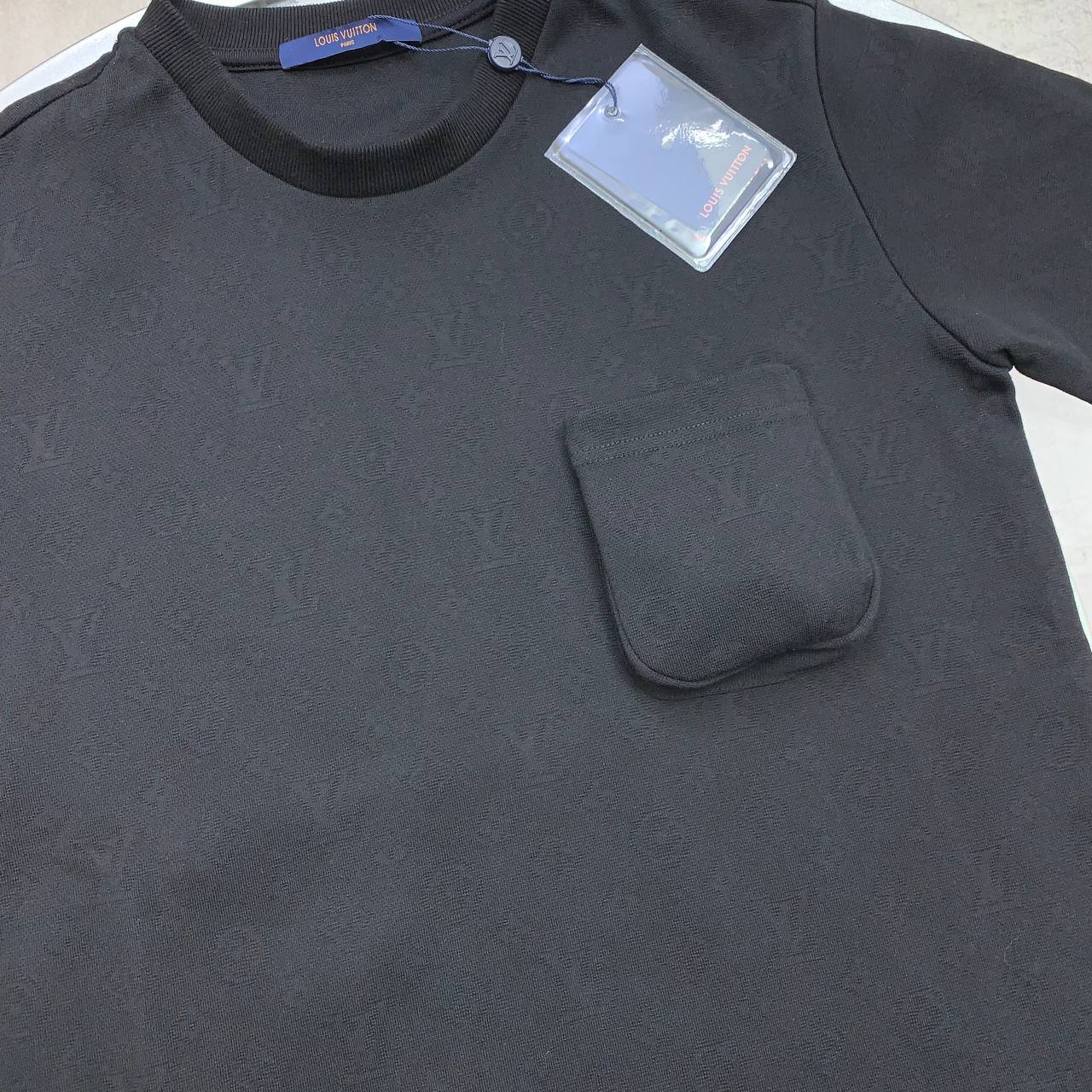 Louis Vuitton Signature Pocket Mens T-Shirt in Multiple Colors UK Reps AAA Quality