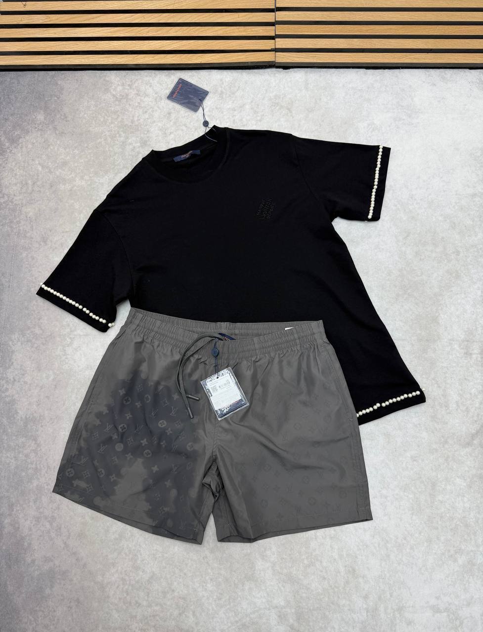 Louis Vuitton Pearl-Embellished Set Mens T-Shirt & Shorts Black and Grey UK Reps AAA Quality