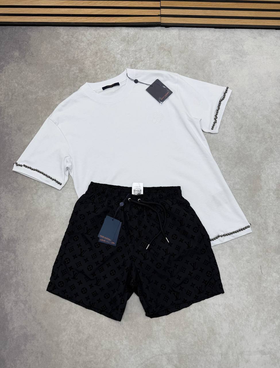 Louis Vuitton Pearl-Embellished Set Mens T-Shirt & Shorts White and Black UK Reps AAA Quality