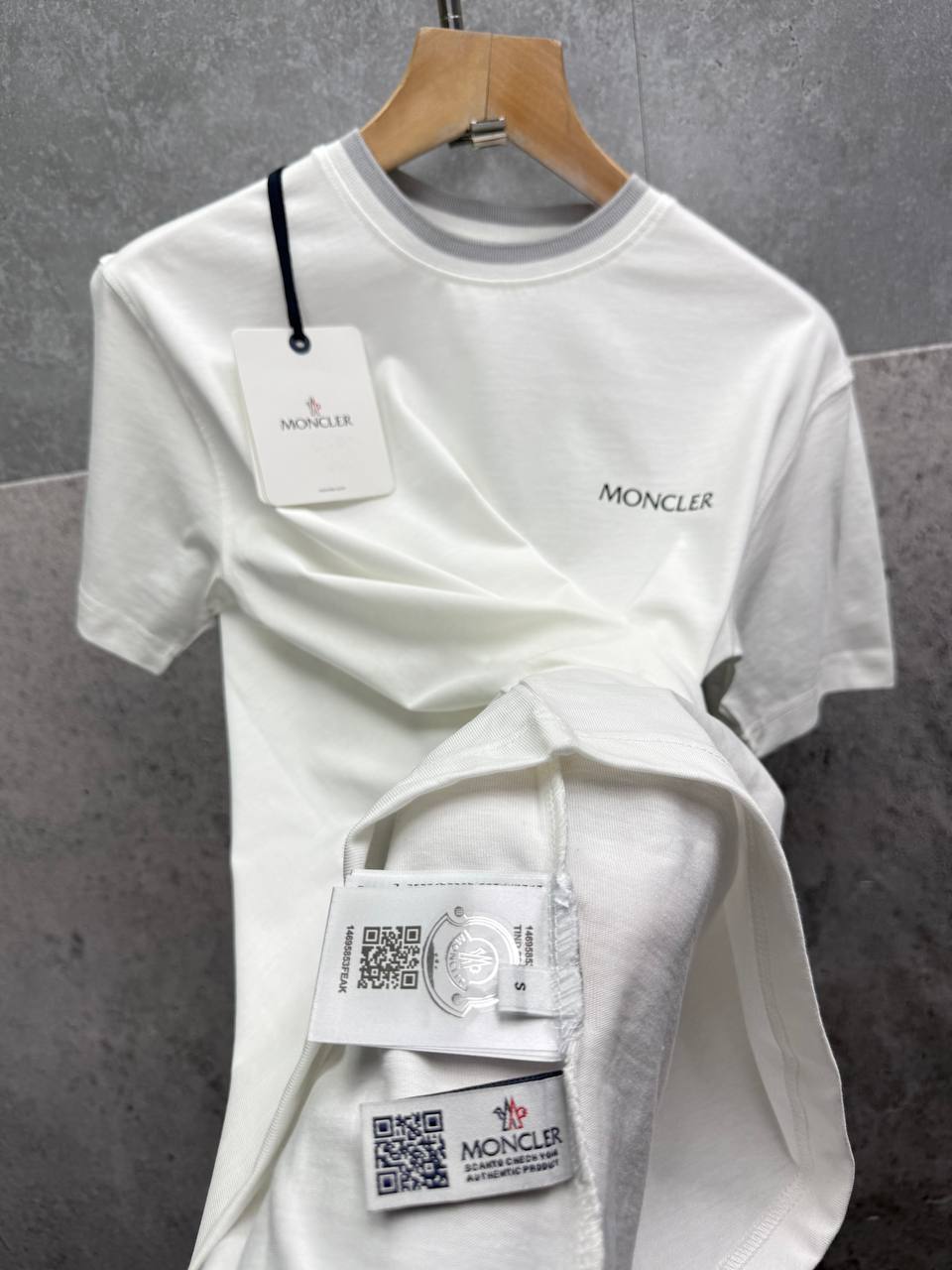 Moncler Logo on Chest Print T-Shirt Mens in 2 Colors Best Sale UK Reps AAA Quality