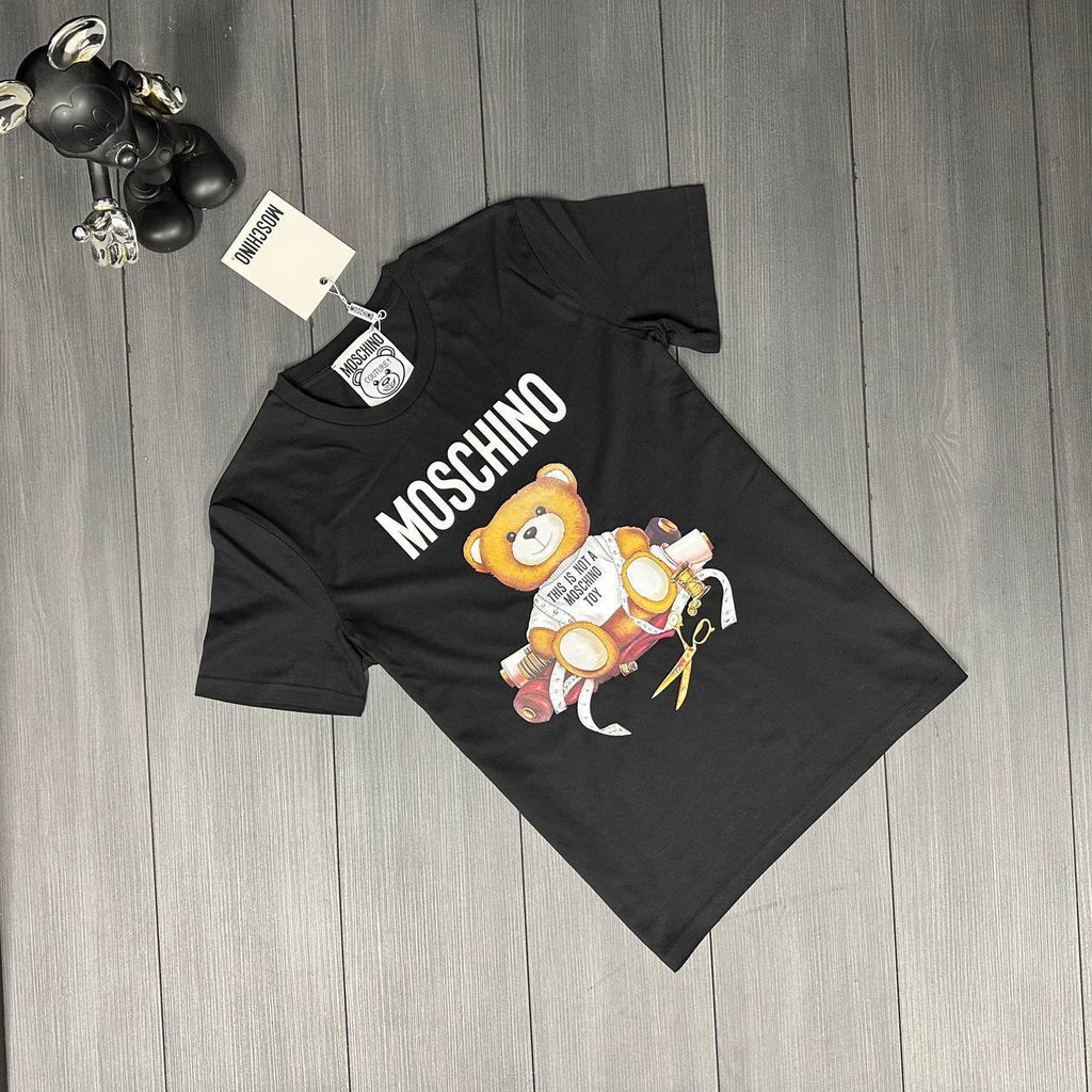 Moschino Sartorial Teddy Cotton T-Shirts in 2 Colors UK Reps AAA Quality