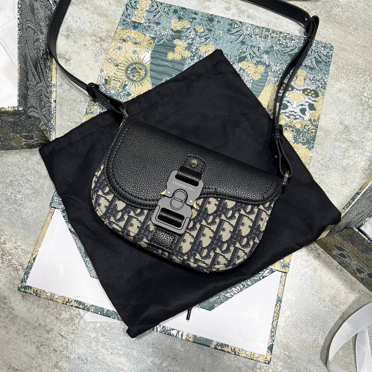 Christian Dior Mini Saddle Messenger Bags with Flap Mens Bag Beige and Black UK Reps AAA Quality